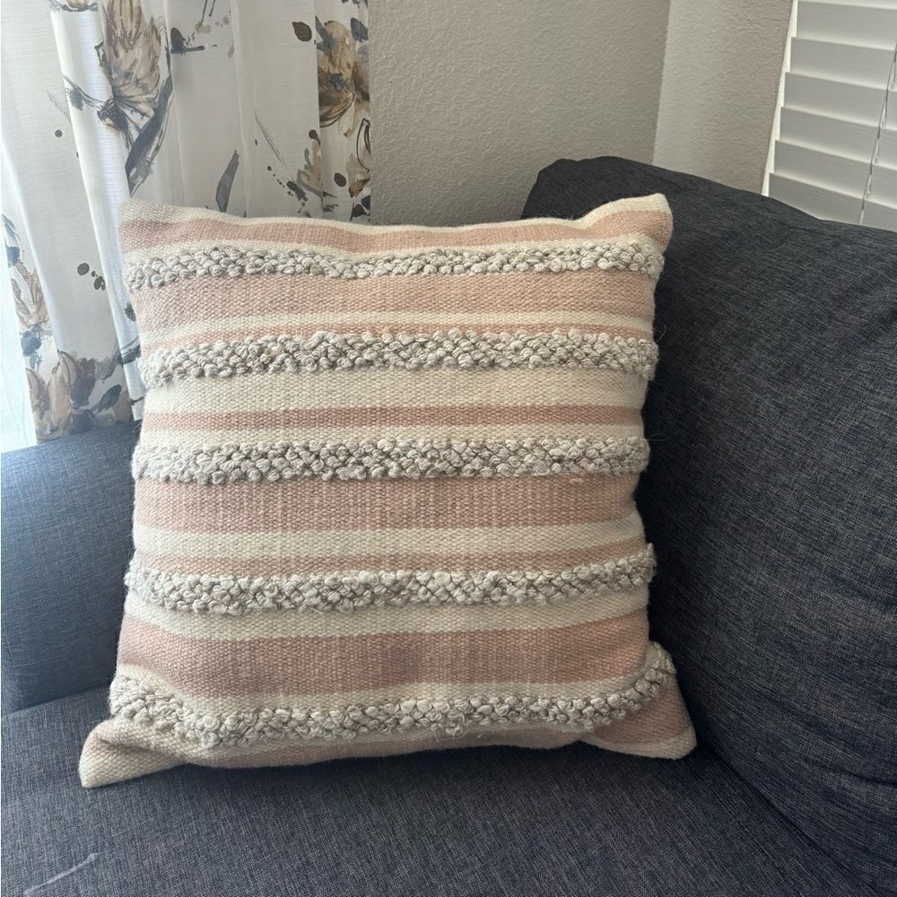 Magnolia Home by Joanna Gaines Loloi 22" X 22" Cover w/Down
Pink / Ivory Pillow